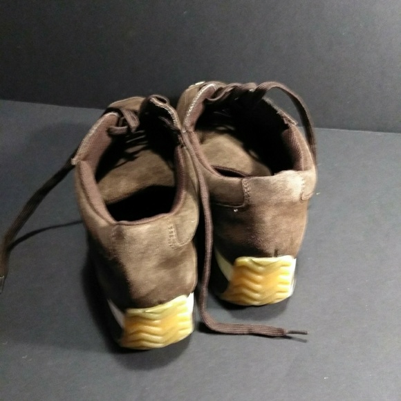 Women's Sneakers - Picture 7 of 7